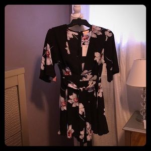 Solaris Style - Black/ gray/ pink flowered dress.